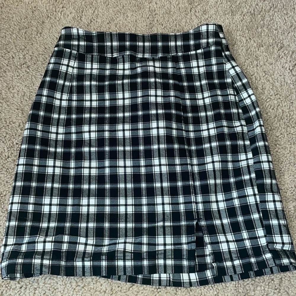 GARAGE SKIRT WITH SLIT